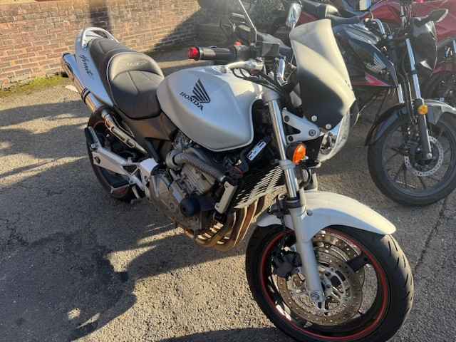 hornet 600 - CHAMBOURCY