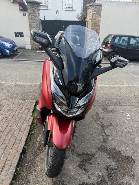 HONDA ADV 350 REDSTYLE  ST MAXIMIN 